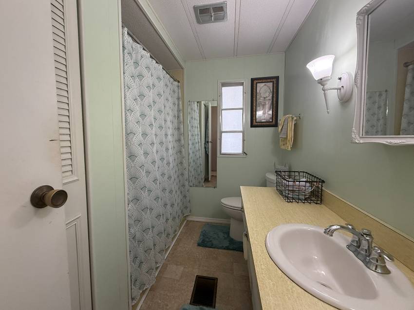 36 Kingsport Ave a Palmetto, FL Mobile or Manufactured Home for Sale